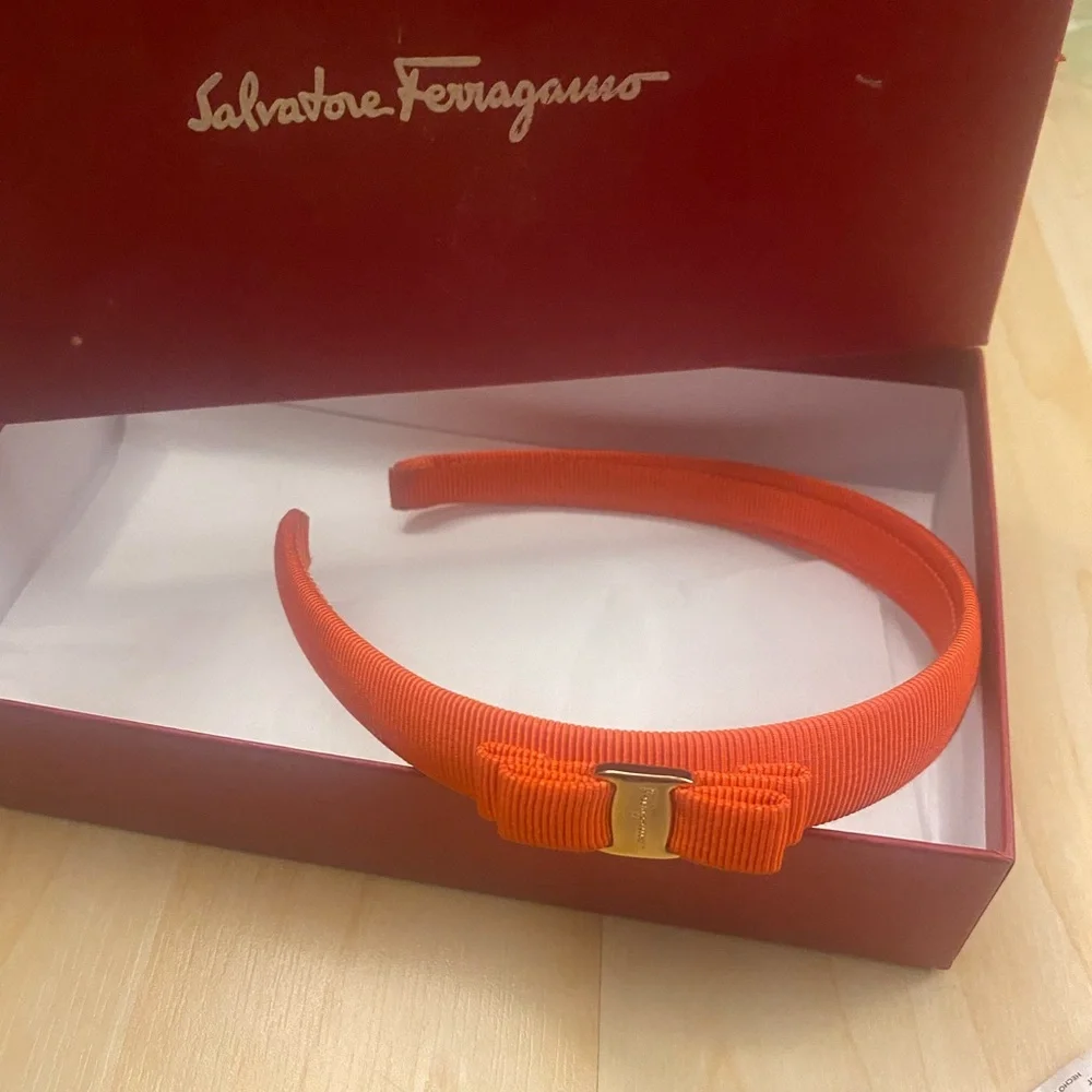 FERRAGAMO Vara Bow Grosgrain Headband in Vibrant Orange – With Original Box